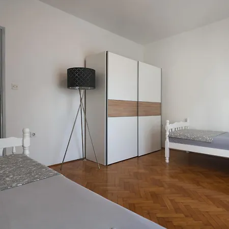 アパート Andrea's ザダル