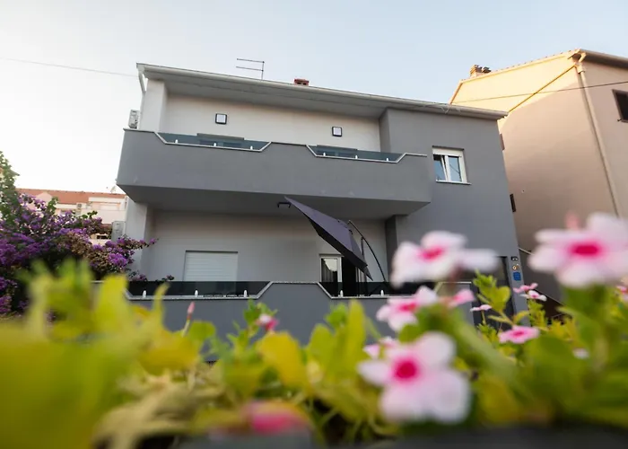 Апартаменти Andrea's *