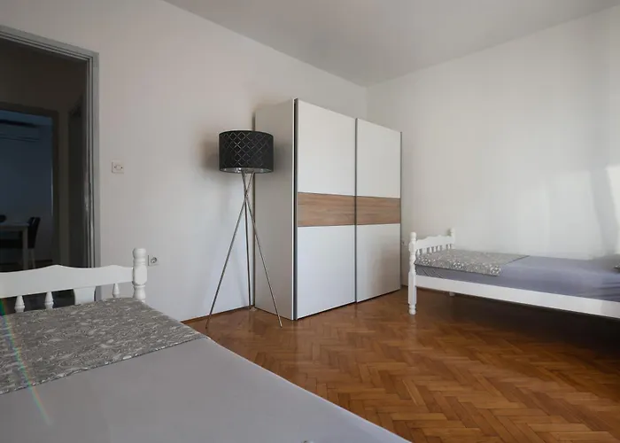 Апартаменти Andrea's Задар