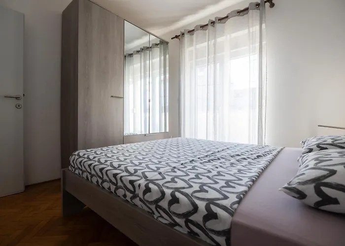 Апартаменти Andrea's Задар